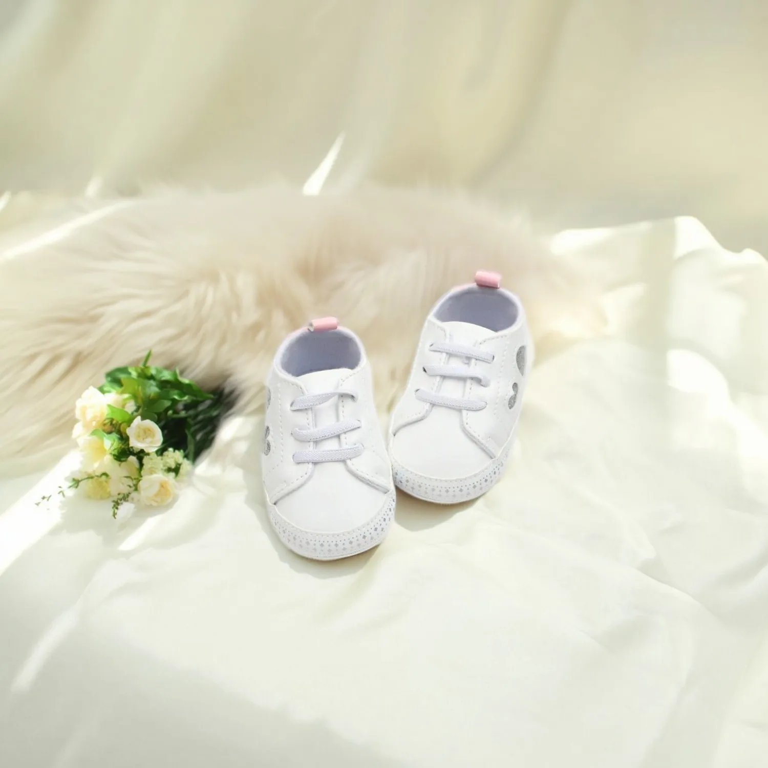 Girls' canvas shoes, baby walking shoes, white shoes, 0-18 months, soft sole, breathable, non slip
Girls' canvas shoes, baby walking shoes, white shoes, 0-18 months, soft sole, breathable, non slip