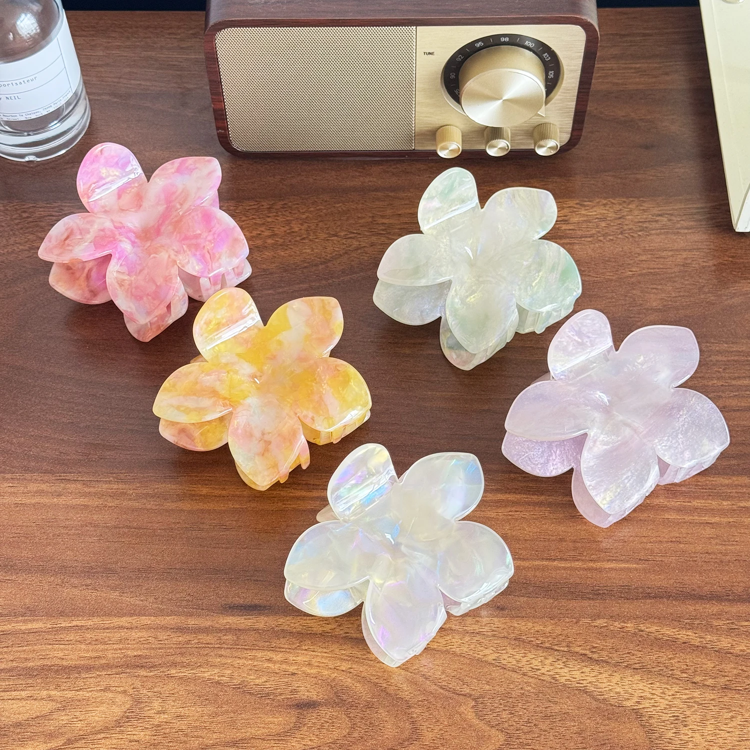Dowell High-end Colorful Acetate Hair Clip Floral Ponytail Claw Clip Premium Quality Fashion Women Accessory
Dowell High-end Colorful Acetate Hair Clip Floral Ponytail Claw Clip Premium Quality Fashion Women Accessory