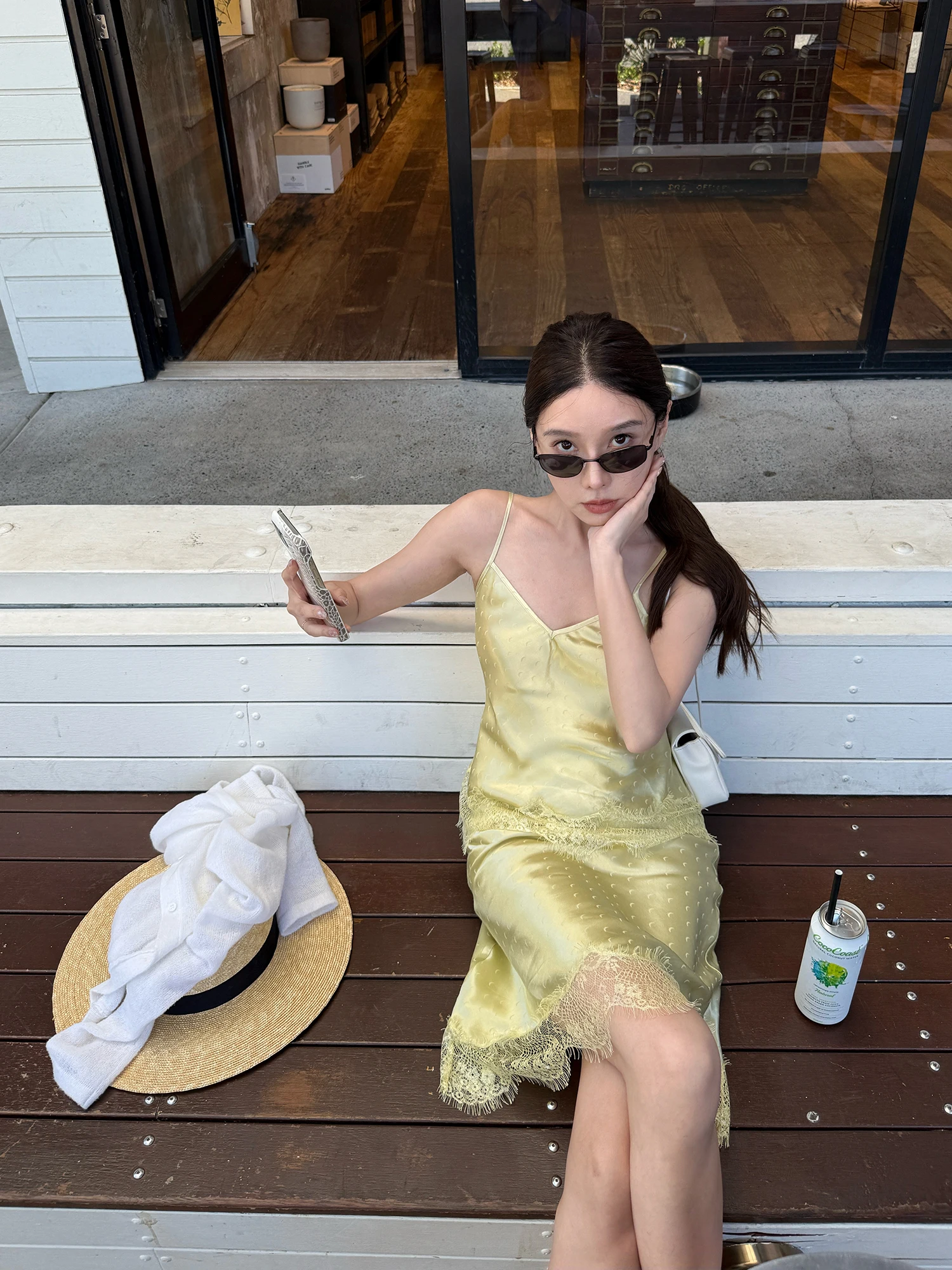 Shiweiqiang 2026 Early Spring Satin Embroidered Crescent Splicing Lace Halter Half Skirt Set Two Piece Set Women's Fashion
Shiweiqiang 2026 Early Spring Satin Embroidered Crescent Splicing Lace Halter Half Skirt Set Two Piece Set Women's Fashion