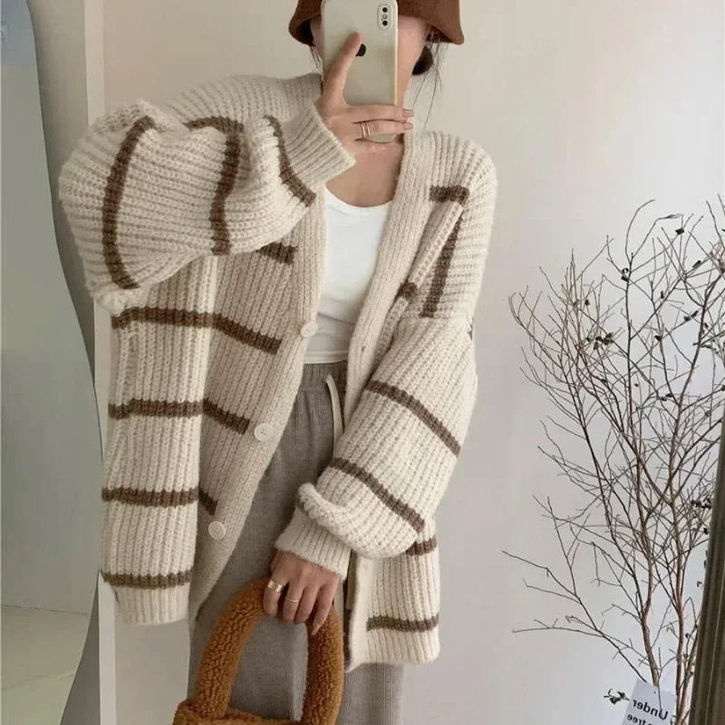 Women High Street Casual Striped Contrast Color Button All-match Cardigan Autumn Winter New V-neck Long Sleeve Fashion Sweater
Women High Street Casual Striped Contrast Color Button All-match Cardigan Autumn Winter New V-neck Long Sleeve Fashion Sweater
