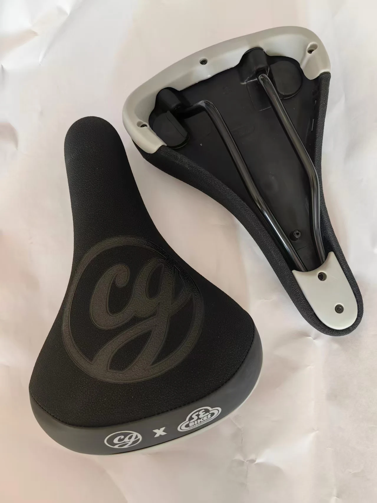 Se bike City Grounds BMX Saddle bmx bicycle seat 1pcs
Se bike City Grounds BMX Saddle bmx bicycle seat 1pcs