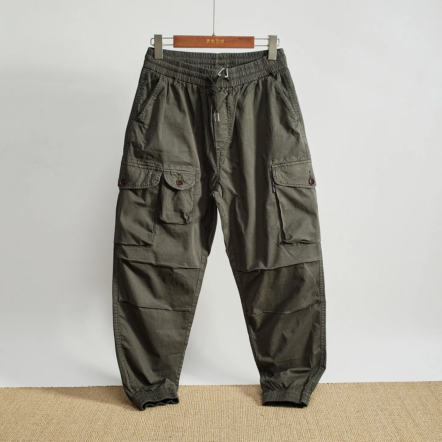 Men's washed distressed stretch work trousers, loose multi-pocket casual and versatile retro work trousers
Men's washed distressed stretch work trousers, loose multi-pocket casual and versatile retro work trousers