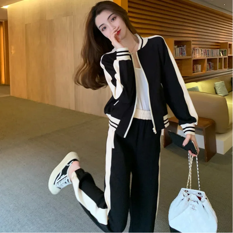 New Fashion Temperament High Grade Slim Sports Fashion Two Piece Set Trend Casual Top Set Women's Early Spring 2025
New Fashion Temperament High Grade Slim Sports Fashion Two Piece Set Trend Casual Top Set Women's Early Spring 2025