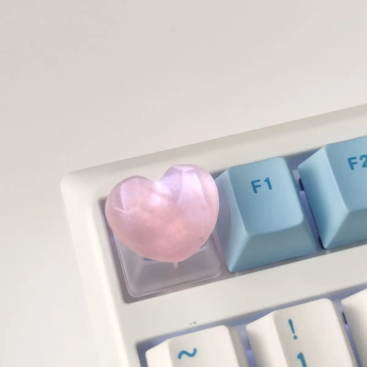 Transparent love mechanical keyboard personalized keycap Ome height R4 three-dimensional keycap cross shaft
Transparent love mechanical keyboard personalized keycap Ome height R4 three-dimensional keycap cross shaft