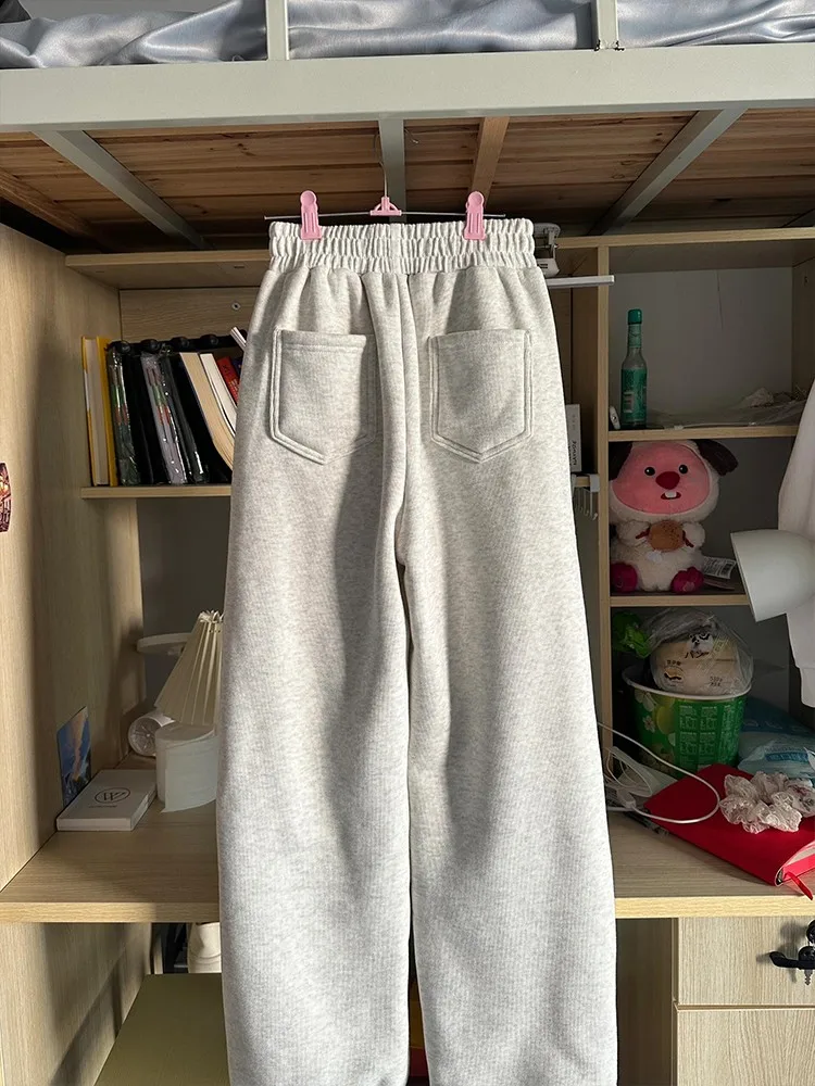 Lamb Velvet Thiened Casual Loose Women's Pants Autumn Winter Warm Sweatpants Straight Leg Wide Leg Sports Pants
Lamb Velvet Thiened Casual Loose Women's Pants Autumn Winter Warm Sweatpants Straight Leg Wide Leg Sports Pants