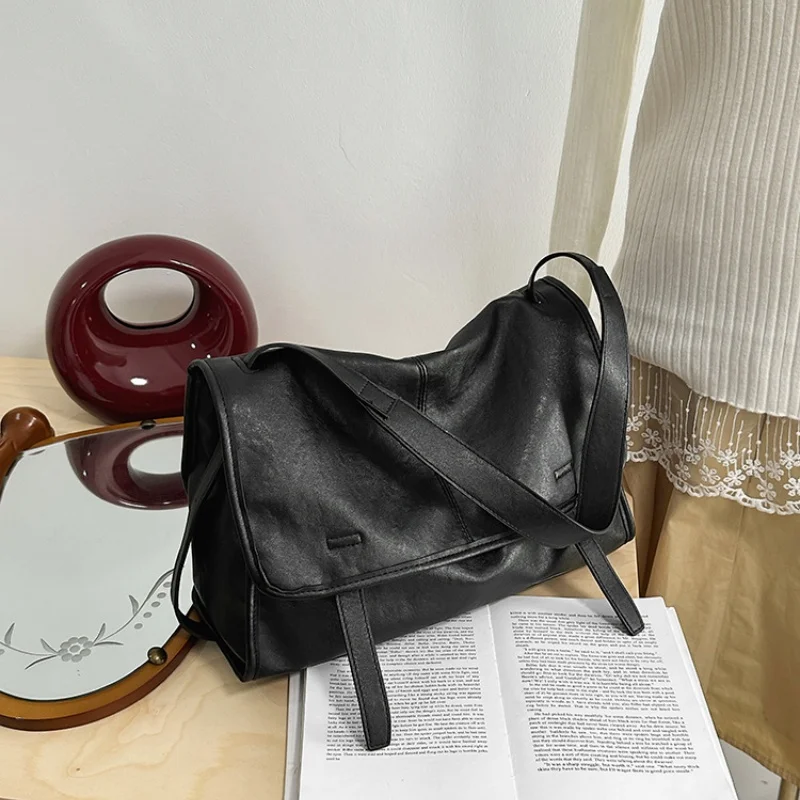 Vintage Luxury Crossbody Bag Large Capacity Commuting Shoulder Bag for Women Comfortable and Versatile Texture Bags for Travel
Vintage Luxury Crossbody Bag Large Capacity Commuting Shoulder Bag for Women Comfortable and Versatile Texture Bags for Travel