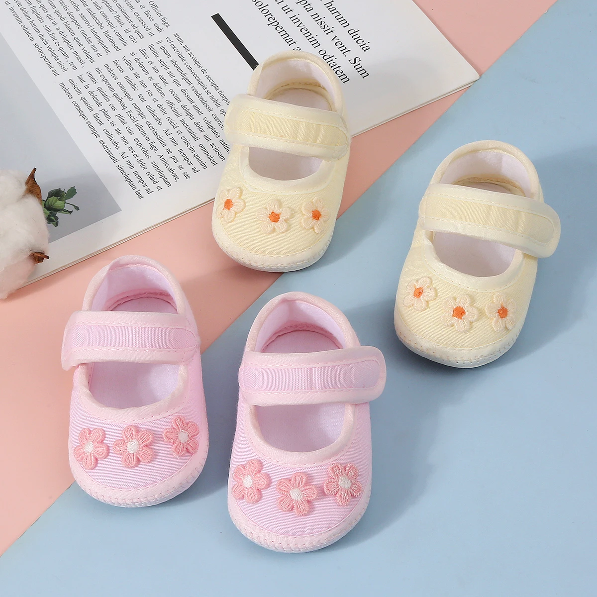 Baby anti-slip learning walking shoes, lovely flowers, soft flat shoes for infants, suitable for indoor parties and gatherings.
Baby anti-slip learning walking shoes, lovely flowers, soft flat shoes for infants, suitable for indoor parties and gatherings.