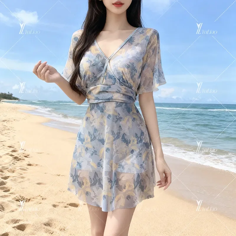 Women's Floral Print Swimdress V Neck Ruffle Sleeve Conservative Swimsuit Slimming Beachwear
Women's Floral Print Swimdress V Neck Ruffle Sleeve Conservative Swimsuit Slimming Beachwear