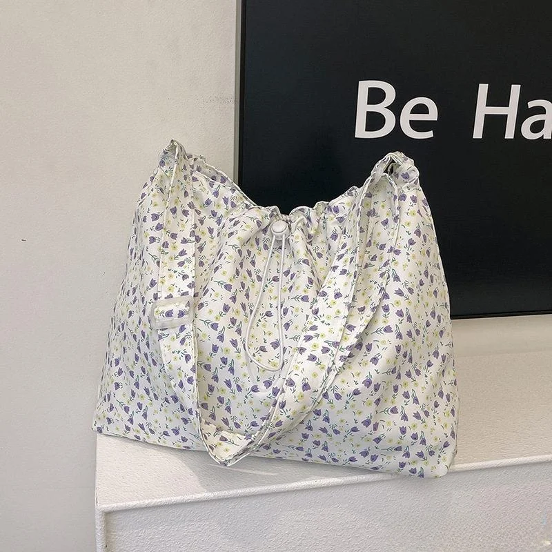 Korean Style Floral Print Tote Bag Women's Lightweight Travel Shoulder Crossbody Bag with Drawstring Large Capacity
Korean Style Floral Print Tote Bag Women's Lightweight Travel Shoulder Crossbody Bag with Drawstring Large Capacity