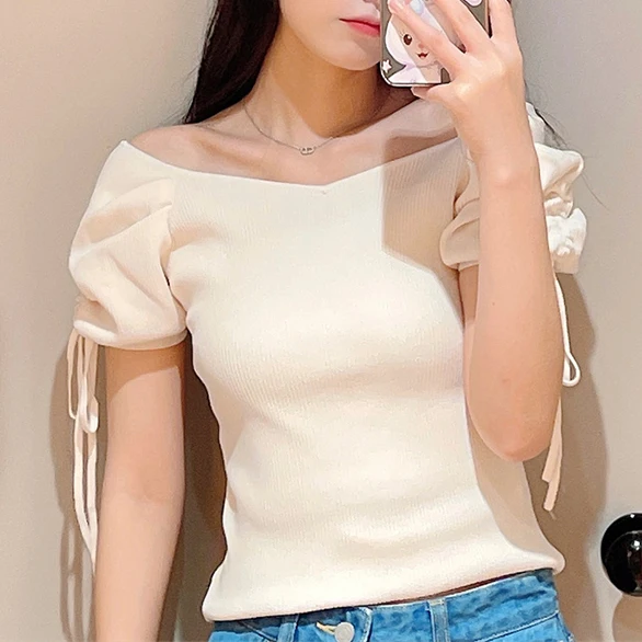 Sweet Lady V-neck Pure Color Bubble Sleeve Drawstring Knitted Top Autumn Winter New Arrival Commute Style Tight Fit Short Sleeve
Sweet Lady V-neck Pure Color Bubble Sleeve Drawstring Knitted Top Autumn Winter New Arrival Commute Style Tight Fit Short Sleeve