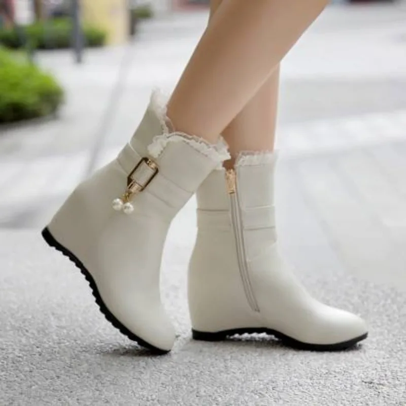 Зимние новые модные женские ботинки с круглой головкой, белые милые кружевные ботинки плюс бархатные теплые женские ботинки на высоком каблуке 
Зимние новые модные женские ботинки с круглой головкой, белые милые кружевные ботинки плюс бархатные теплые женские ботинки на высоком каблуке