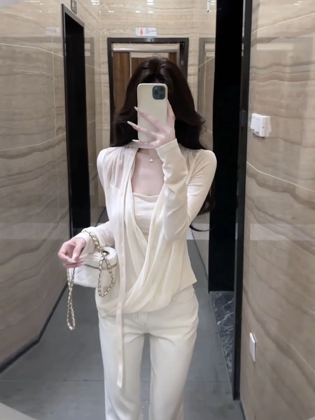 Korean Style Long Sleeve T-Shirt Women's Early Spring Cross V-Neck Layered Loose Fit Casual Breathable Comfortable Top
Korean Style Long Sleeve T-Shirt Women's Early Spring Cross V-Neck Layered Loose Fit Casual Breathable Comfortable Top