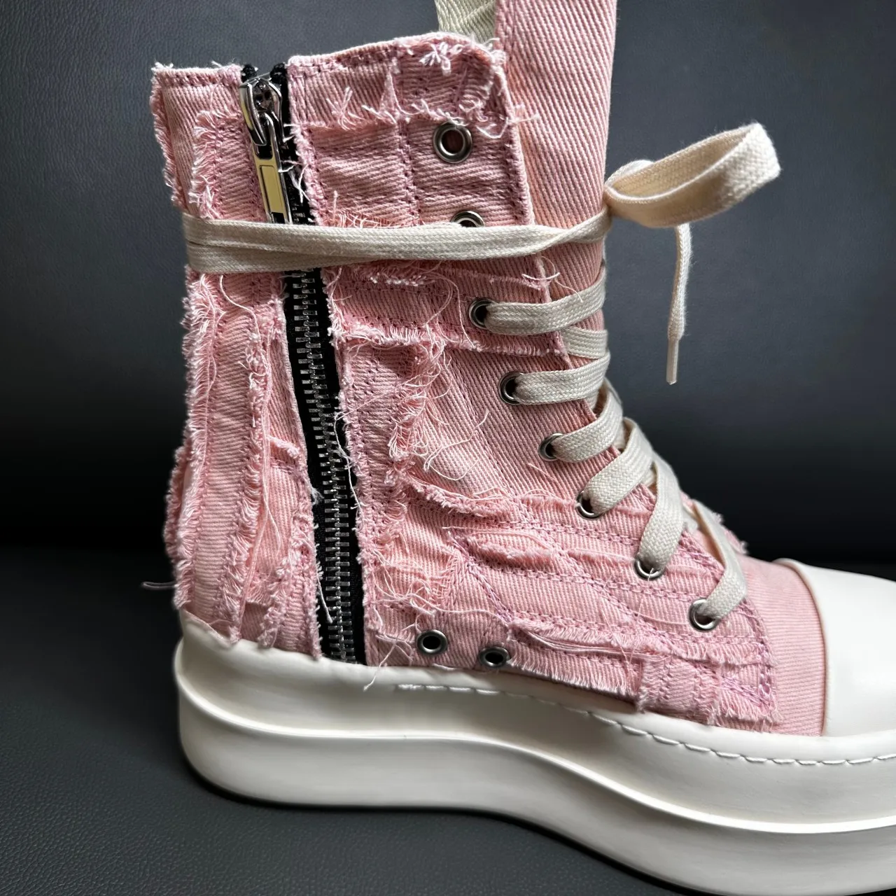 Men's Pink High Top Platform 7CM Motorcycle Lace-Up Ankle Boot Zipper Canvas Luxury Casual Sneakers Designer Male Female
Men's Pink High Top Platform 7CM Motorcycle Lace-Up Ankle Boot Zipper Canvas Luxury Casual Sneakers Designer Male Female