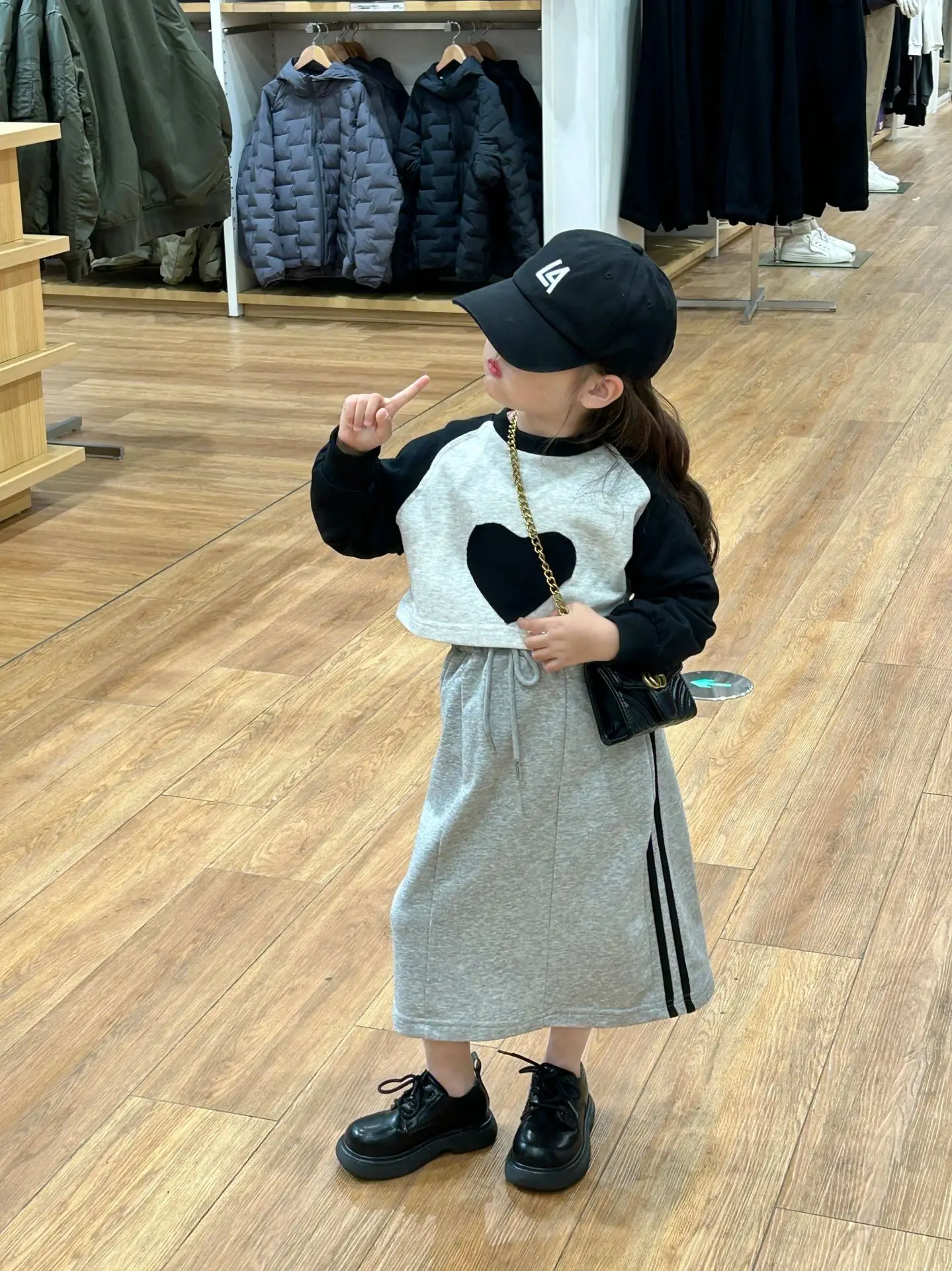 2024 Spring New Children Long Sleeve T Shirts Baby Girls Patch Heart Short Sweatshirt Kids Casual Pullover Tops Toddler Clothes
2024 Spring New Children Long Sleeve T Shirts Baby Girls Patch Heart Short Sweatshirt Kids Casual Pullover Tops Toddler Clothes