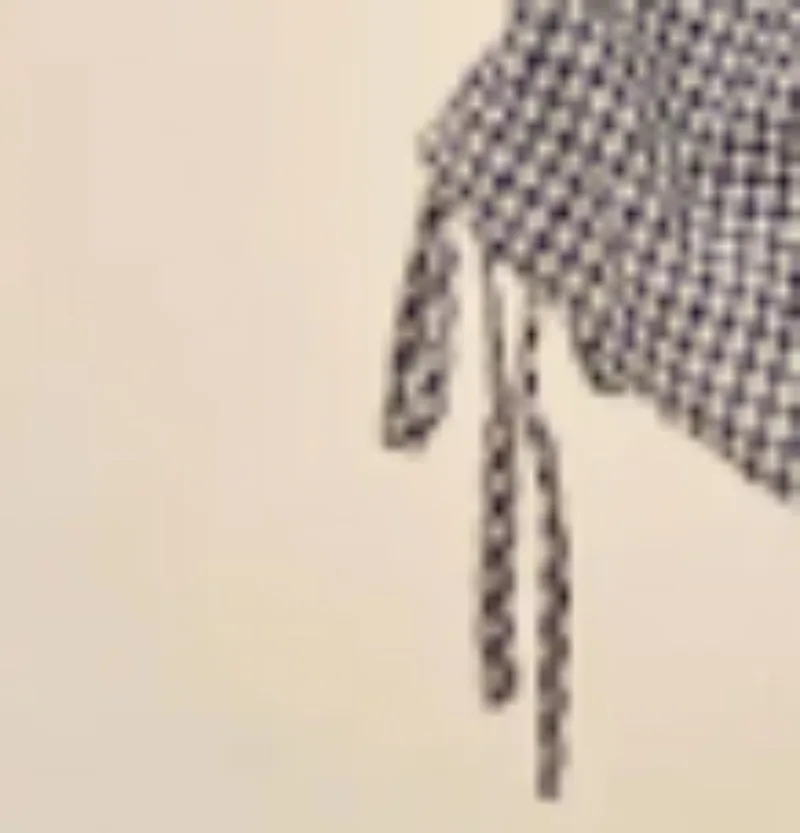 Женская черно-белая рубашка в клетку с короткими рукавами, на пуговицах, с боковой завязкой, повседневный укороченный топ
Женская черно-белая рубашка в клетку с короткими рукавами, на пуговицах, с боковой завязкой, повседневный укороченный топ