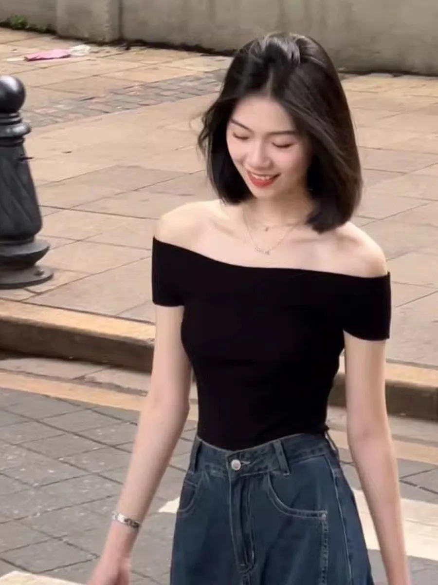 Korean Style Beautiful Black One Shoulder Short Sleeve Women's Top Sexy Girl Design Sensation Small Audience Spring Summer
Korean Style Beautiful Black One Shoulder Short Sleeve Women's Top Sexy Girl Design Sensation Small Audience Spring Summer