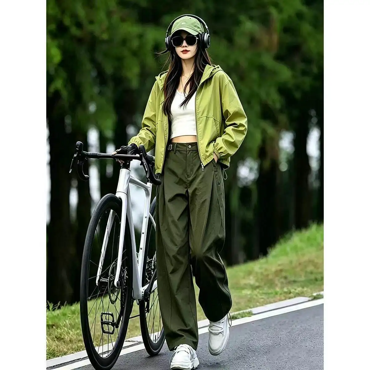 Cool Outdoor Sun Protection Suit Set Women's Summer New Style Youthful Green Work Pants Two Piece Set High Waist Shirt
Cool Outdoor Sun Protection Suit Set Women's Summer New Style Youthful Green Work Pants Two Piece Set High Waist Shirt