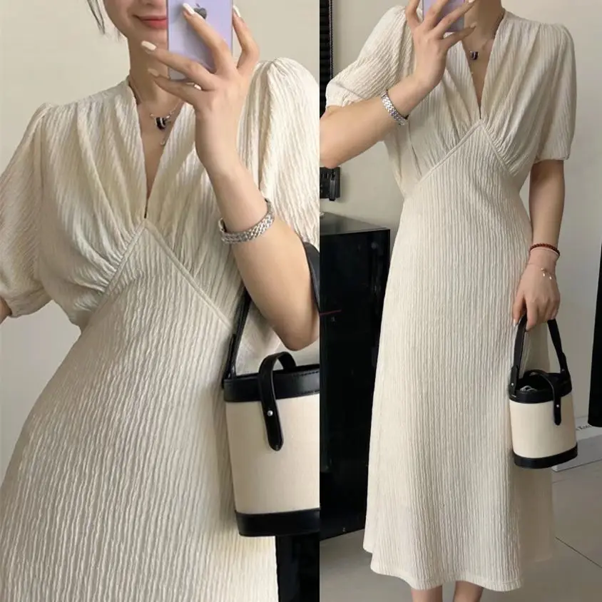 Dress women's summer pleated short-sleeved V-neck, high waist and slim mid-length light luxury temperament waist skirt
Dress women's summer pleated short-sleeved V-neck, high waist and slim mid-length light luxury temperament waist skirt