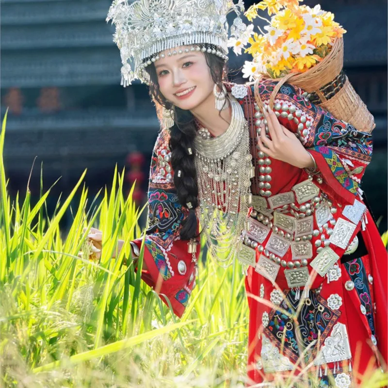 New national dress female suit traditional home embroidery heavy industry wind performance photography
New national dress female suit traditional home embroidery heavy industry wind performance photography