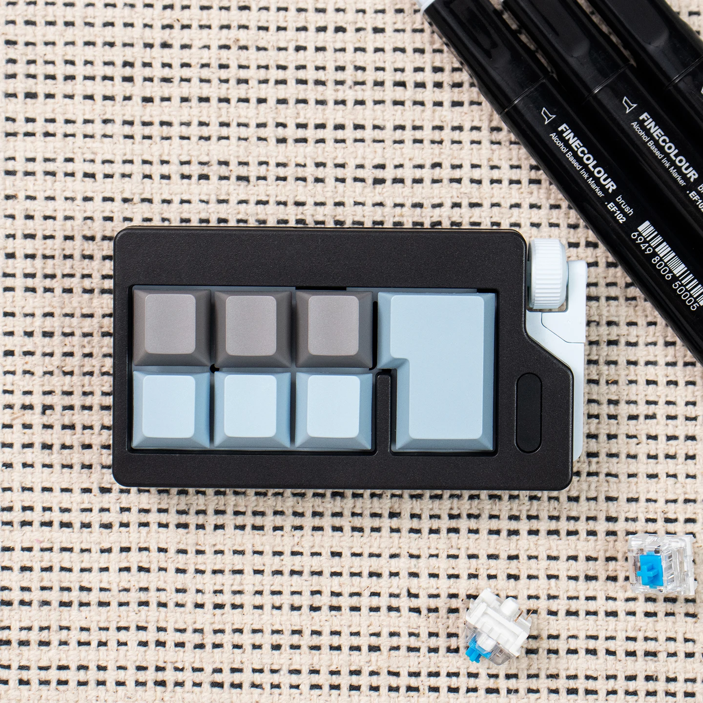 Синий, черный, игрушка-клавиатура, брелок для клавиатуры на палец, игрушка-непоседа, механический переключатель клавиатуры, колпачки для клавиш, игрушки
Синий, черный, игрушка-клавиатура, брелок для клавиатуры на палец, игрушка-непоседа, механический переключатель клавиатуры, колпачки для клавиш, игрушки