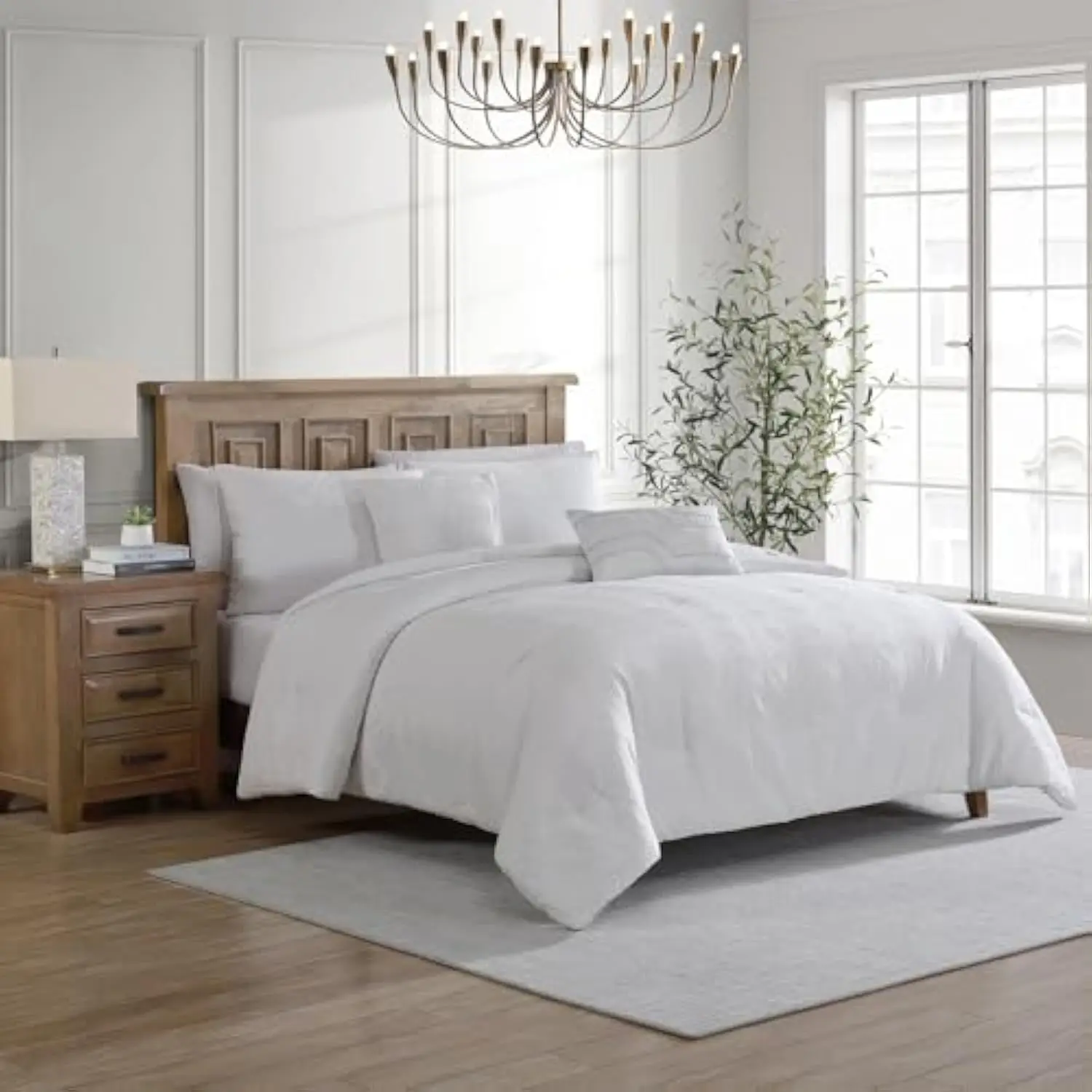 - King Size Comforter, 5-Piece Jacquard Bedding Set with Matching Shams & Decorative Pillows (Blanca Collection, White)
- King Size Comforter, 5-Piece Jacquard Bedding Set with Matching Shams & Decorative Pillows (Blanca Collection, White)