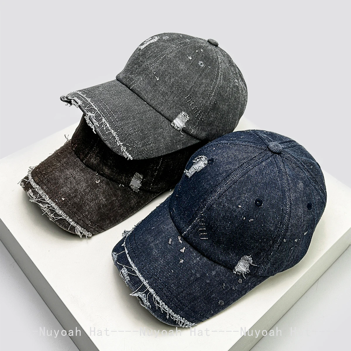 New Men Women Broken Style Solid Distress Baseball Hats Sunshade Personal Versatile Gold Stamping Peaked Caps ins Fashion Street
New Men Women Broken Style Solid Distress Baseball Hats Sunshade Personal Versatile Gold Stamping Peaked Caps ins Fashion Street