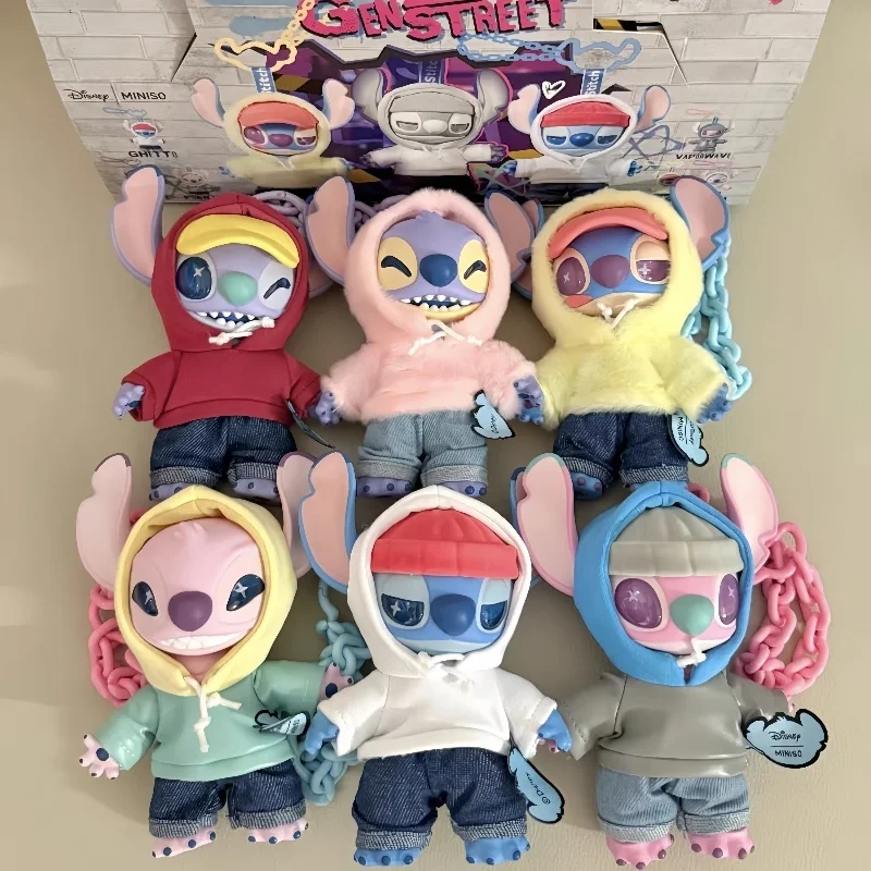 В наличии Disney Stitch Gen Z Street Series слепая коробка куклы милая сумка подвески модная игрушка Stitch Mystery Surprise Box подарки для детей
В наличии Disney Stitch Gen Z Street Series слепая коробка куклы милая сумка подвески модная игрушка Stitch Mystery Surprise Box подарки для детей