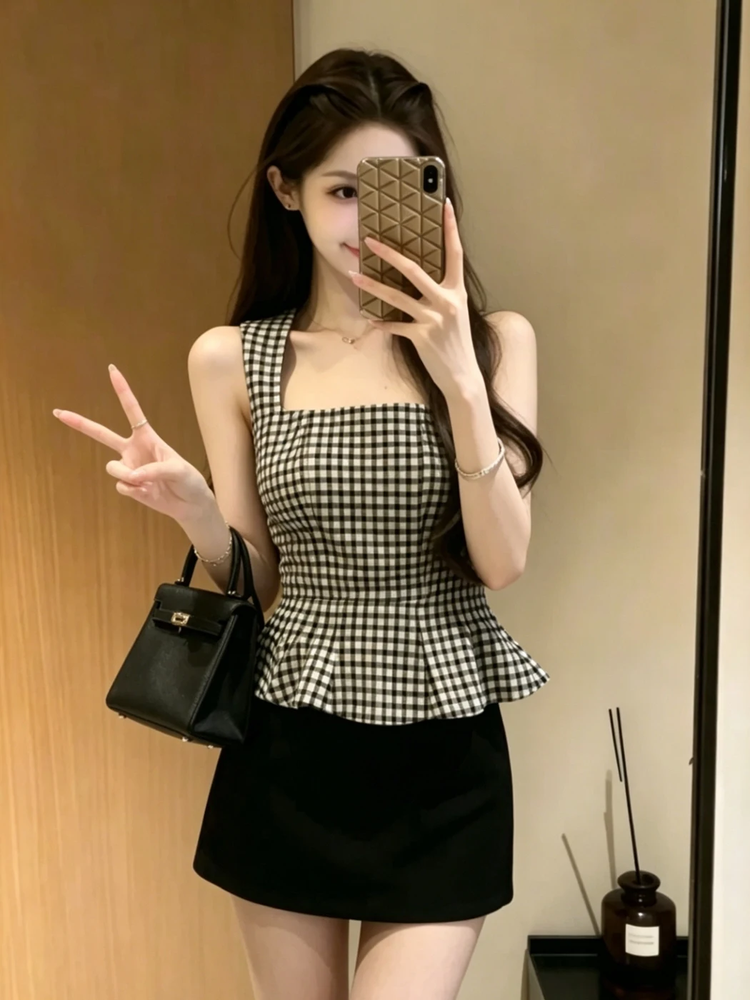 Retro Plaid Square Collar Strap Vest Women Summer New Petal Hem Waist Cinching Sleeveless Top Commute Style Warmth Short Length
Retro Plaid Square Collar Strap Vest Women Summer New Petal Hem Waist Cinching Sleeveless Top Commute Style Warmth Short Length