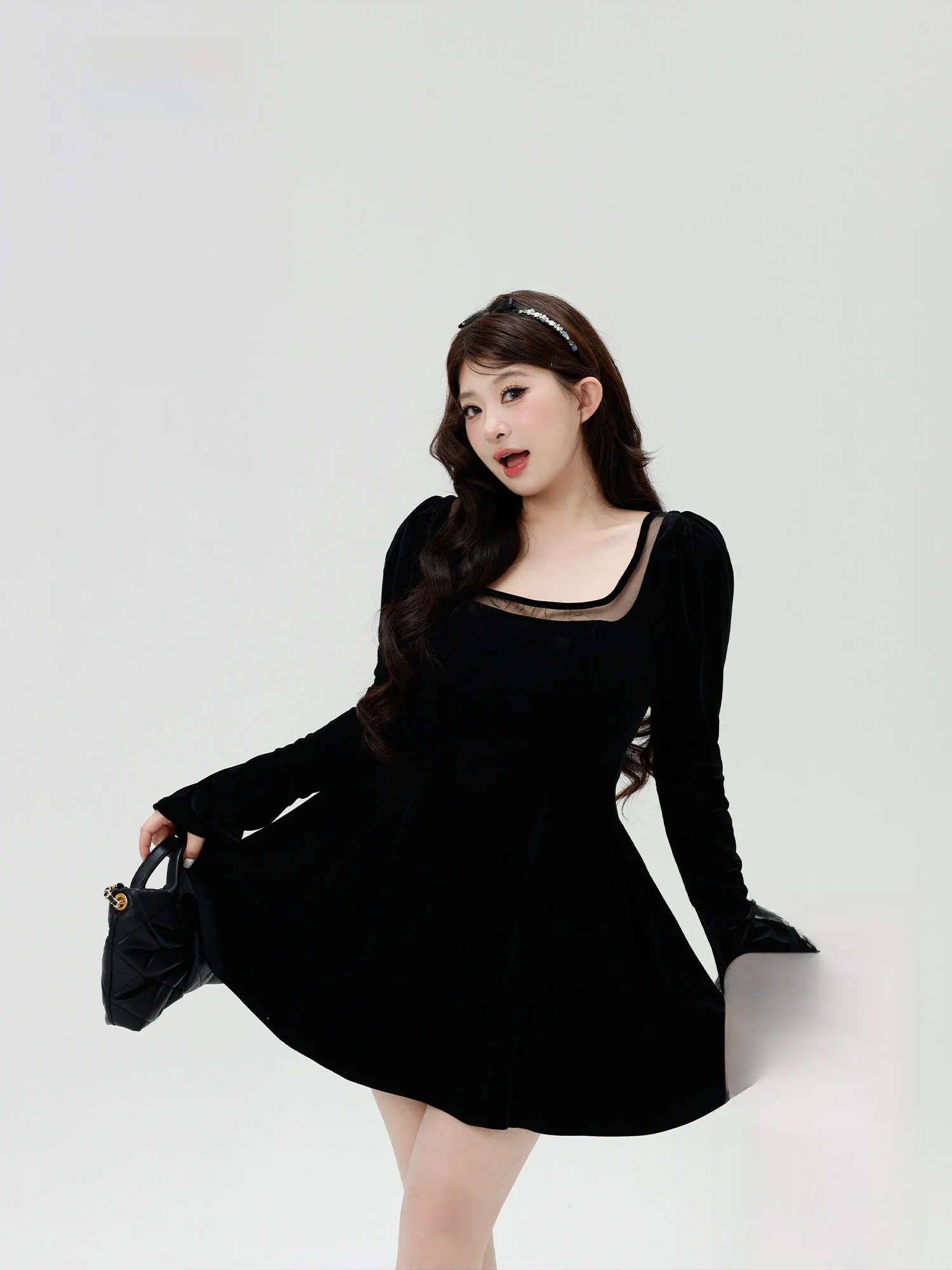 Elegant Swan Velvet Dress Women's Elastic Fabric Smooth Velvet Surface Long Sleeve Casual Style with Single Button Closure
Elegant Swan Velvet Dress Women's Elastic Fabric Smooth Velvet Surface Long Sleeve Casual Style with Single Button Closure
