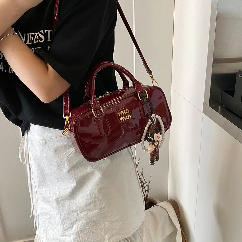 High End Luxury Women Leather Fashion Tote Bag Elegant Designer Shoulder Handbag For Urban Lifestyle And Daily Fashion Wear
High End Luxury Women Leather Fashion Tote Bag Elegant Designer Shoulder Handbag For Urban Lifestyle And Daily Fashion Wear