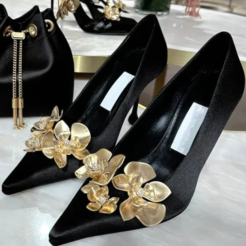 2024 Black Silk Design Heels Women Gold Metallic Flower Decoration Women Pumps Sexy Pointed Toe Fine High Heel Party Dress Shoes
2024 Black Silk Design Heels Women Gold Metallic Flower Decoration Women Pumps Sexy Pointed Toe Fine High Heel Party Dress Shoes