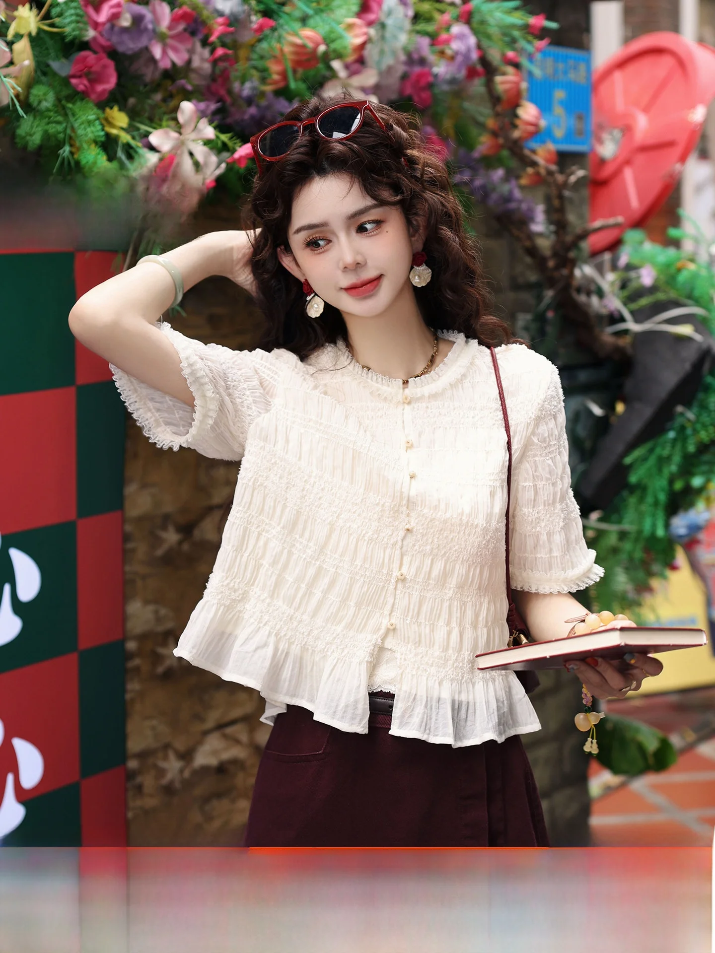 Chen Jiajie Moonlight Water Short Sleeve Shirt Women's Loose round Neck Heavy Embroidery Summer New Style Vintage Flounce Hem...
Chen Jiajie Moonlight Water Short Sleeve Shirt Women's Loose round Neck Heavy Embroidery Summer New Style Vintage Flounce Hem...