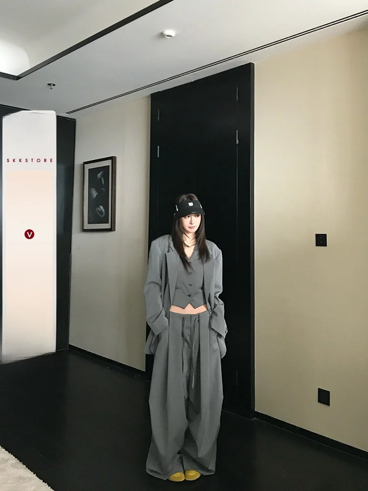 Skk Store Women's Wide oulder Tailored Suit Set Casual Sle Pleated Wide Leg Pants Jaet And Vest Ensemble for Ladies
Skk Store Women's Wide oulder Tailored Suit Set Casual Sle Pleated Wide Leg Pants Jaet And Vest Ensemble for Ladies