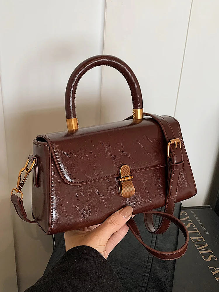 Elegant Burgundy Ladies Crossbody Bag 2025 New Women's Magnetic Buckle Zipper Flip Handle Small Square Bag Commute Shoulder Bags
Elegant Burgundy Ladies Crossbody Bag 2025 New Women's Magnetic Buckle Zipper Flip Handle Small Square Bag Commute Shoulder Bags