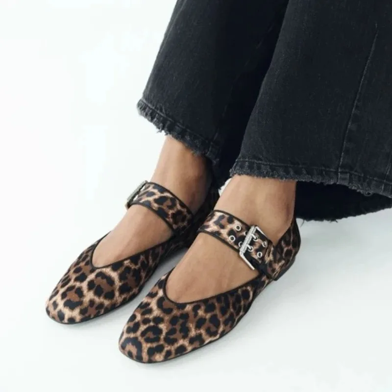 2025 Shoes Women Flats Shallow Mouth Autumn Pointed Toe Loafers Ballerinas New Fall Leopard Retro Dress Shoes Zapatos De Mujer
2025 Shoes Women Flats Shallow Mouth Autumn Pointed Toe Loafers Ballerinas New Fall Leopard Retro Dress Shoes Zapatos De Mujer