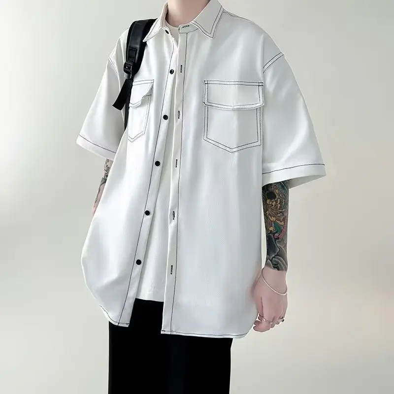 Мужская рубашка с короткими рукавами в американском стиле ретро, трендовая летняя молодежная крутая свободная рубашка с прозрачной строчкой и половиной рукавов
Мужская рубашка с короткими рукавами в американском стиле ретро, трендовая летняя молодежная крутая свободная рубашка с прозрачной строчкой и половиной рукавов