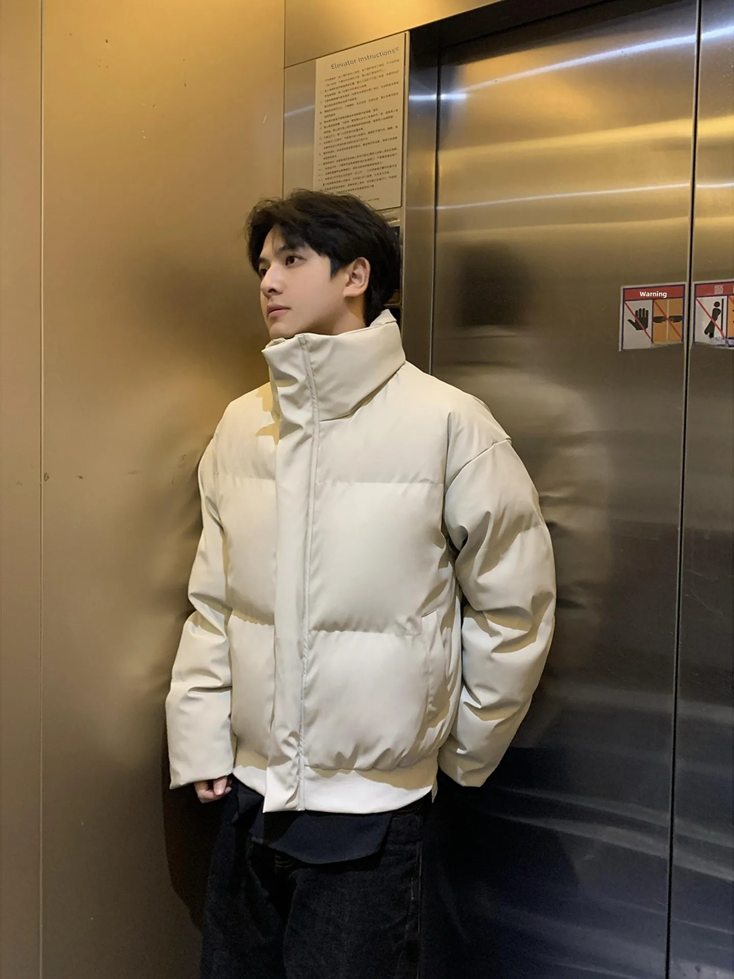 Утепленная мужская зимняя куртка из искусственной кожи с воротником-стойкой, в корейском стиле, молодежная, теплая, для отдыха, с длинными рукавами
Утепленная мужская зимняя куртка из искусственной кожи с воротником-стойкой, в корейском стиле, молодежная, теплая, для отдыха, с длинными рукавами