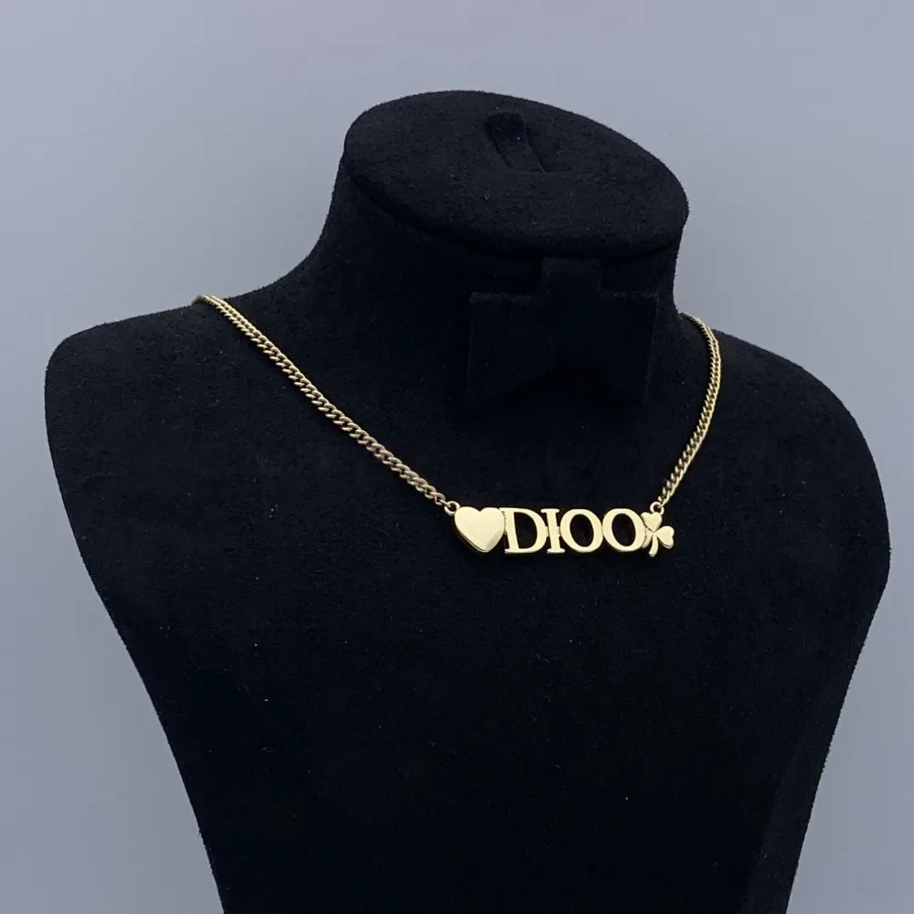 2025 новое роскошное винтажное ожерелье с буквами, модный универсальный подарок на годовщину любовника 
2025 новое роскошное винтажное ожерелье с буквами, модный универсальный подарок на годовщину любовника