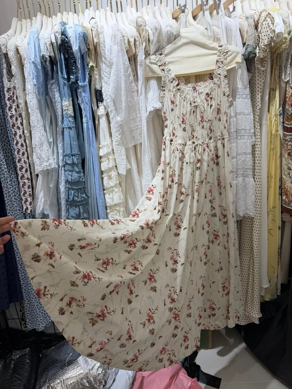2026 Women's Flower Print Maxi Dress Lace-up Elastic Waist Round Neck Sleeveless French Style Cotton Robe
2026 Women's Flower Print Maxi Dress Lace-up Elastic Waist Round Neck Sleeveless French Style Cotton Robe
