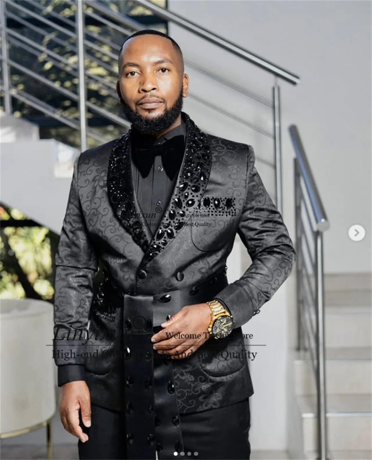 Fashion Jacquard Men Suit Luxury Bead Crystal Male Shawl Lapel Blazer 2 Pieces Sets Wedding Groom Tuxedo Cutomized Costume Homme
Fashion Jacquard Men Suit Luxury Bead Crystal Male Shawl Lapel Blazer 2 Pieces Sets Wedding Groom Tuxedo Cutomized Costume Homme