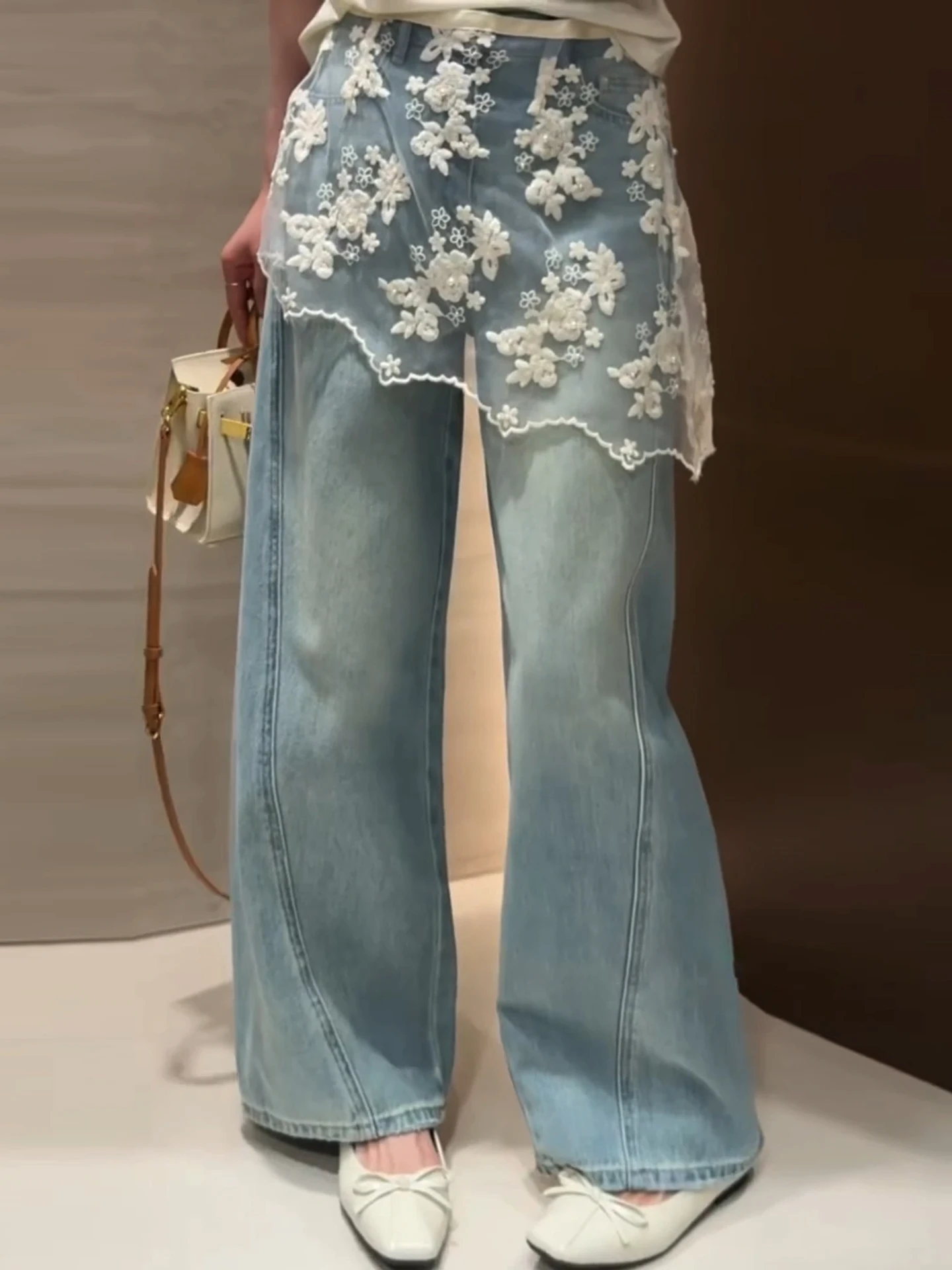 High Waist Lace Patchwork Loose Wide Leg Jeans Women's Summer 2026 Versatile Casual High Waist Polyester Fiber Denim Pants
High Waist Lace Patchwork Loose Wide Leg Jeans Women's Summer 2026 Versatile Casual High Waist Polyester Fiber Denim Pants