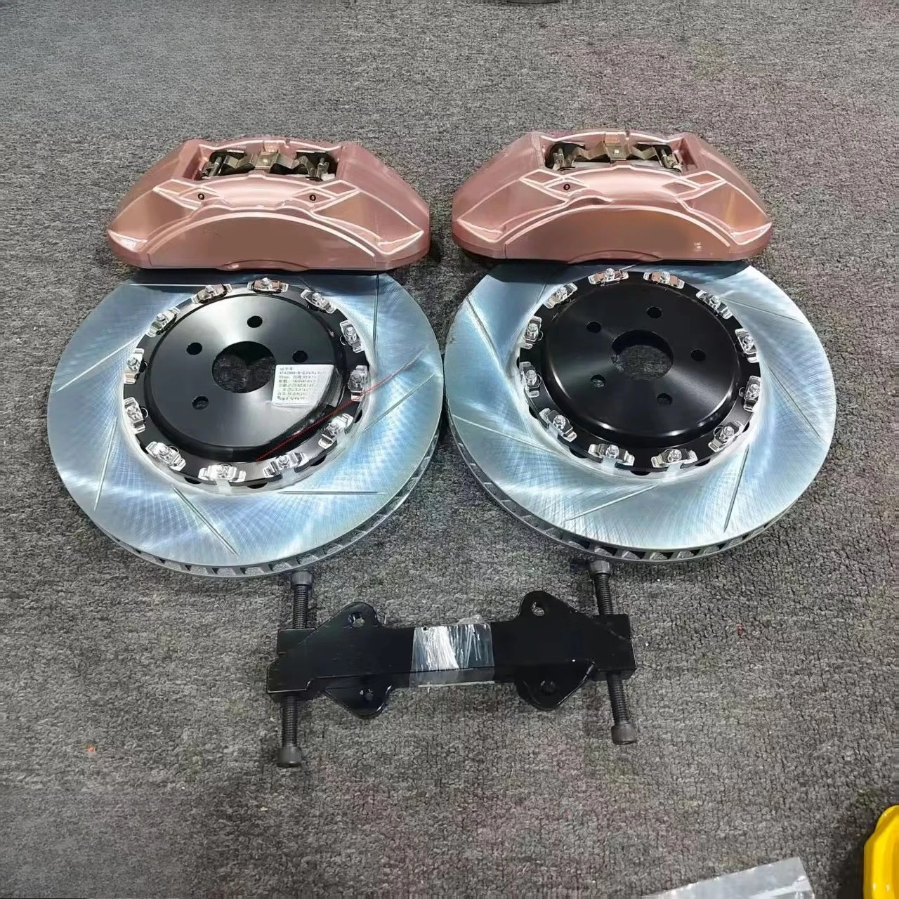 High Performance F55 Brake Kit Front 4-piston Caliper With 355mm Wheel for F10 F30 E30 E36 E90 E91 E92 M Power
High Performance F55 Brake Kit Front 4-piston Caliper With 355mm Wheel for F10 F30 E30 E36 E90 E91 E92 M Power