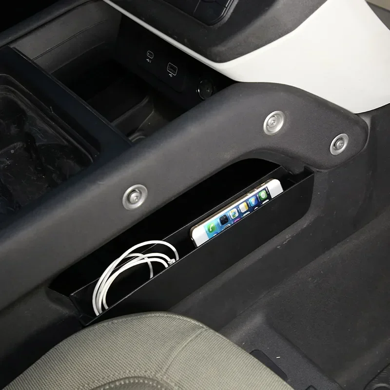 For Land Rover Defender 90 110 130 2020-24 Black Car Central Both Sides Storage Box Storage Box Mobile Phone Box Car Accessories
For Land Rover Defender 90 110 130 2020-24 Black Car Central Both Sides Storage Box Storage Box Mobile Phone Box Car Accessories