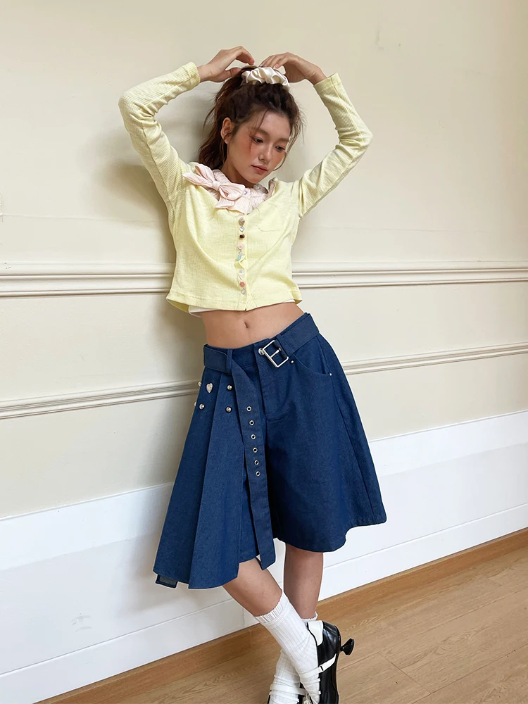 Street Style Pleated Heart Rivet Loose Jeans Casual Pants Fake Two-Piece Cotton Natural Waist Five-Quarter Length Summer 2025
Street Style Pleated Heart Rivet Loose Jeans Casual Pants Fake Two-Piece Cotton Natural Waist Five-Quarter Length Summer 2025