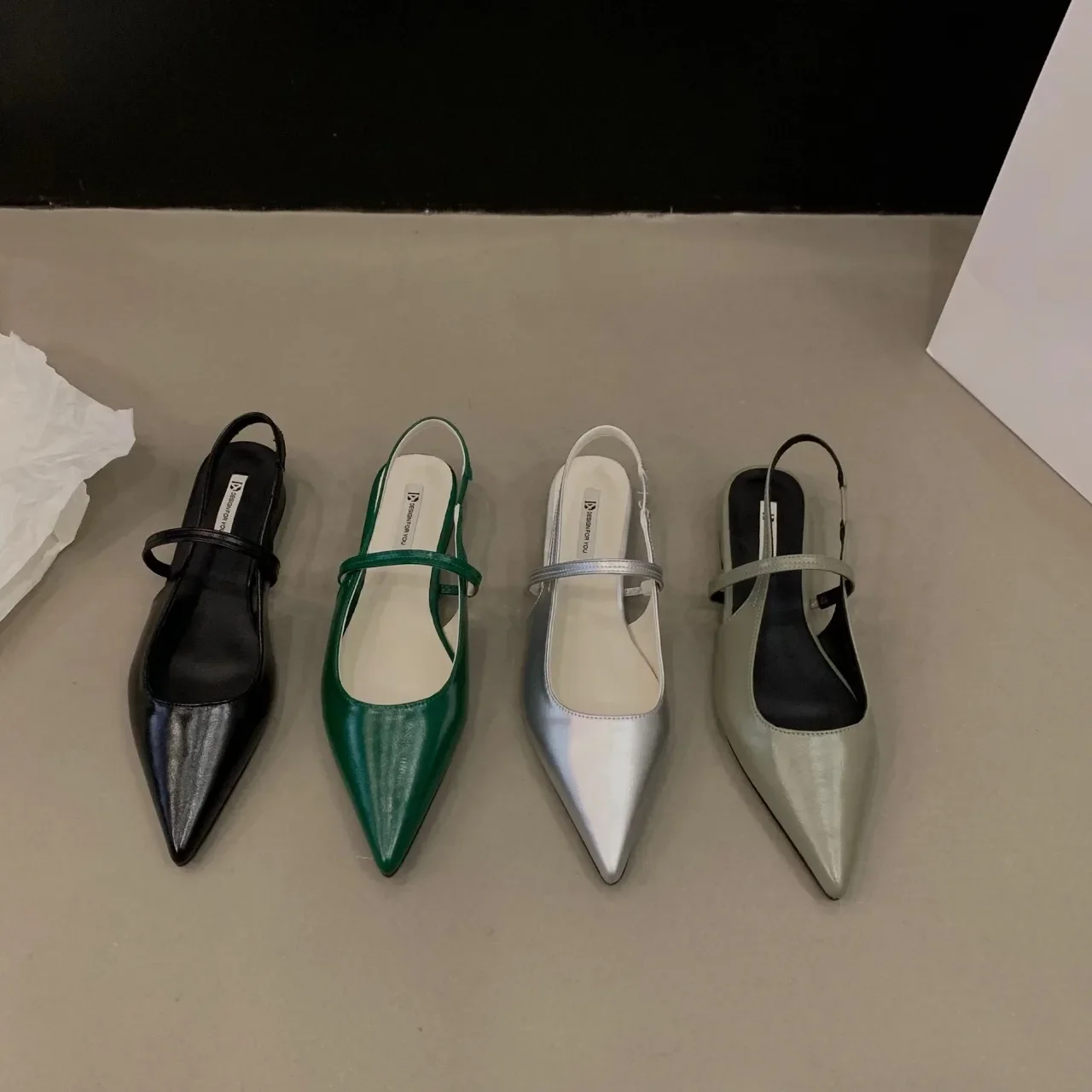 Flat Black Toe Sandals for Women's New Spring/summer Pointed Silver Mary Jane Single Shoes Heels Women
Flat Black Toe Sandals for Women's New Spring/summer Pointed Silver Mary Jane Single Shoes Heels Women