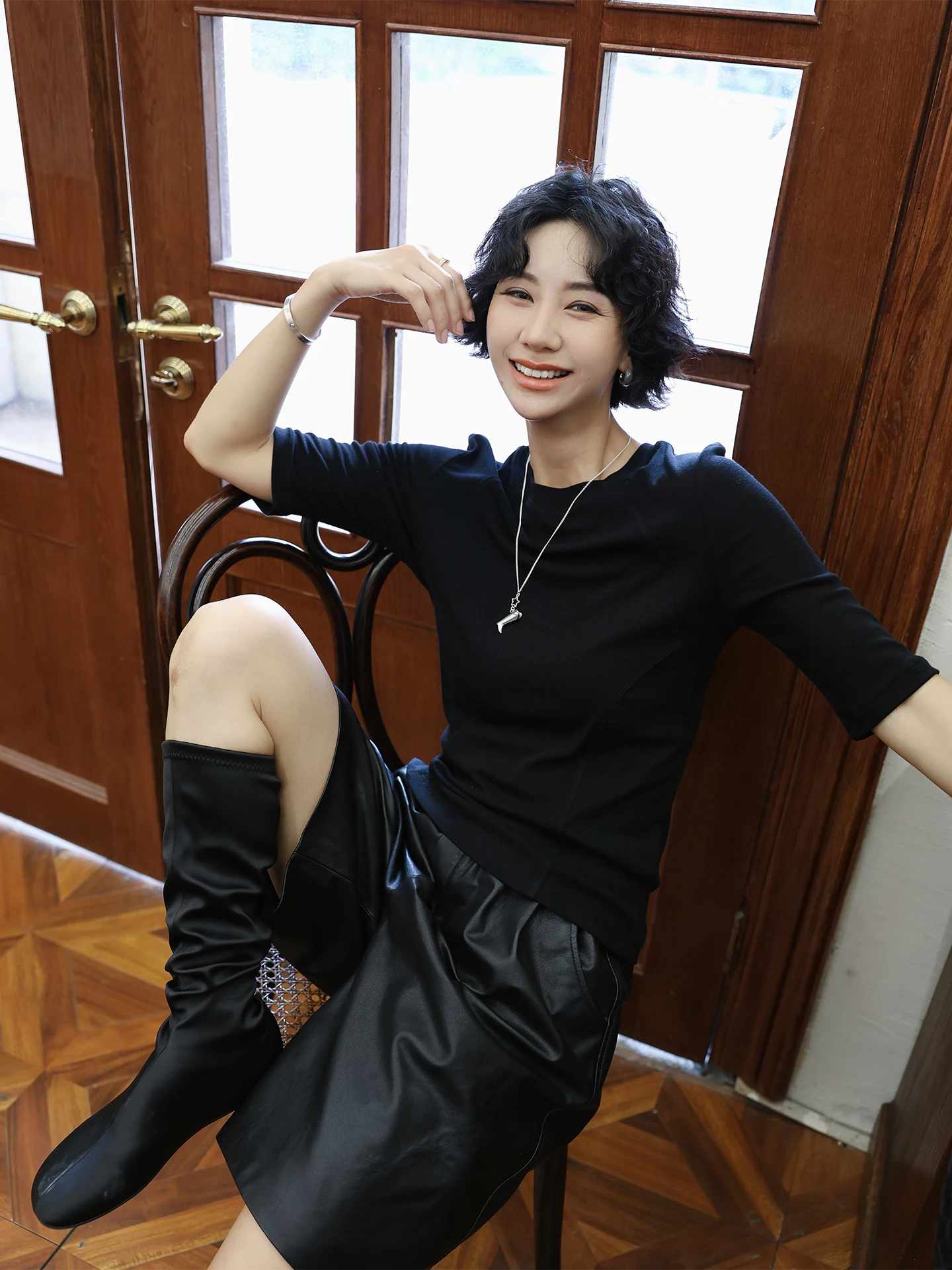 Женская модная шерстяная футболка Slimming Bla с коротким рукавом, мягкая, с удлиненными плечами, базовая, длиной до середины бедра
Женская модная шерстяная футболка Slimming Bla с коротким рукавом, мягкая, с удлиненными плечами, базовая, длиной до середины бедра