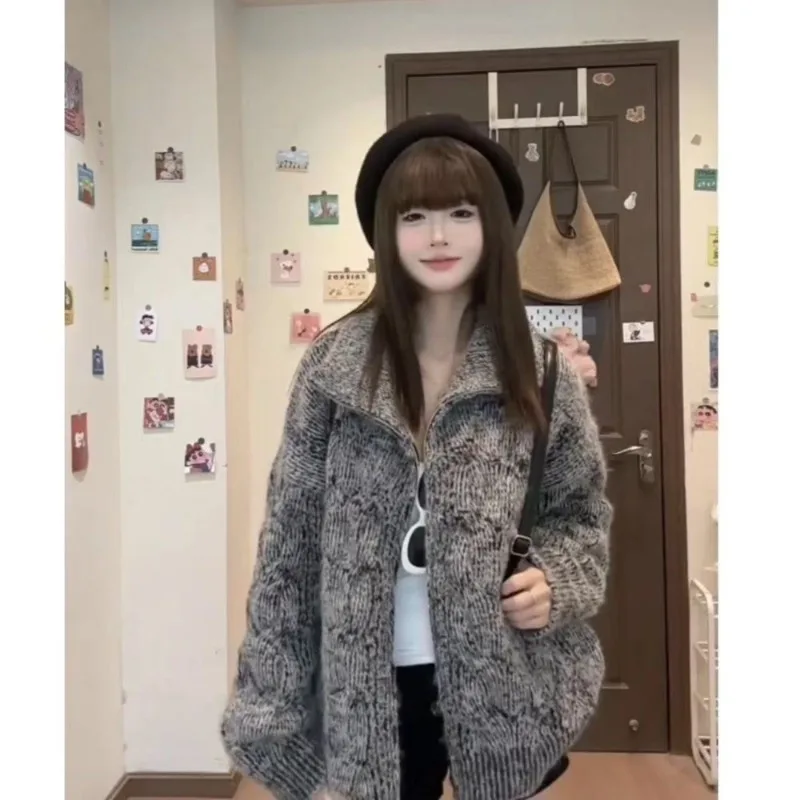 Осень-зима женский новый корейский ленивый ветер вязаный свитер куртка уменьшающая возраст свободная молния топ темперамент модный универсальный
Осень-зима женский новый корейский ленивый ветер вязаный свитер куртка уменьшающая возраст свободная молния топ темперамент модный универсальный