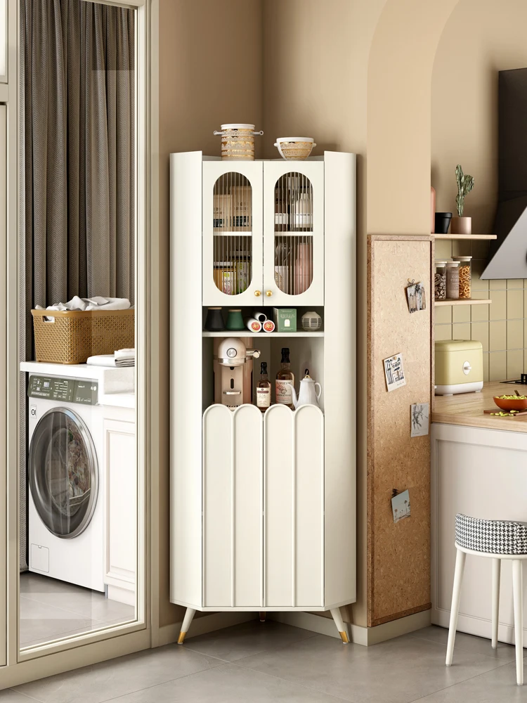 Угловой шкаф кремового цвета, современный простой треугольный буфет для гостиной
Угловой шкаф кремового цвета, современный простой треугольный буфет для гостиной