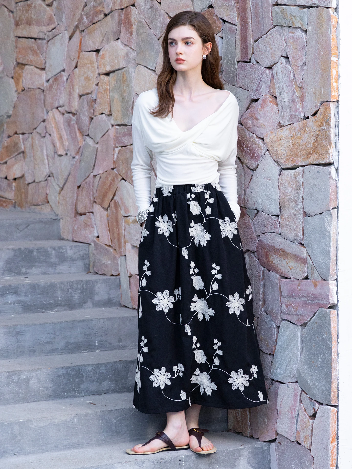 Юбка Ele Bla с цветочной вышивкой Miorastudio, винтажная, свободного кроя, стройнящая, длинная, с высокой талией, из полиэфирного волокна, для повседневной носки
Юбка Ele Bla с цветочной вышивкой Miorastudio, винтажная, свободного кроя, стройнящая, длинная, с высокой талией, из полиэфирного волокна, для повседневной носки