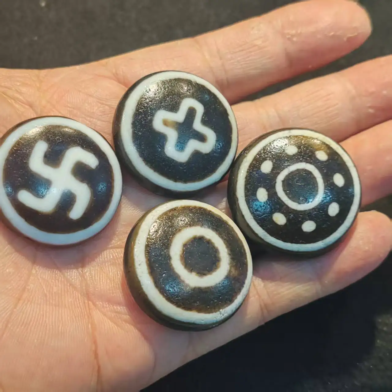 1pcs/lot Jewelry loose Black and White Sheep-Plate-Like Beads natural agate for jewelry making gift oval ethnic style
1pcs/lot Jewelry loose Black and White Sheep-Plate-Like Beads natural agate for jewelry making gift oval ethnic style